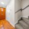 Modern 5 Bedroom Townhouse with Free Parking
