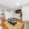 Modern 5 Bedroom Townhouse with Free Parking
