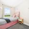 Modern 5 Bedroom Townhouse with Free Parking