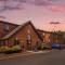 HomeTowne Studios & Suites by Red Roof Greensboro