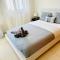 2BR SEAVIEW Apt in prime location 1 min from sea