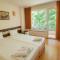 Hotel Avis