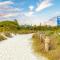 Heat of Siesta Village Walk to Beach w heated Pool