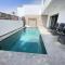 Beachside Bliss: Cozy Surf Villa