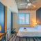 Homey 1BD - Central Downtown - Gym, Pool, Parking