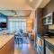 Homey 1BD - Central Downtown - Gym, Pool, Parking