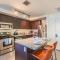 Homey 1BD - Central Downtown - Gym, Pool, Parking