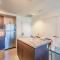 Homey 1BD - Central Downtown - Gym, Pool, Parking