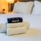 Homey 1BD - Central Downtown - Gym, Pool, Parking