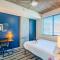 Homey 1BD - Central Downtown - Gym, Pool, Parking