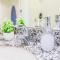 Homey 1BD - Central Downtown - Gym, Pool, Parking