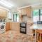 Clover Cottage - W40835