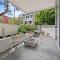 The Stylish Courtyard, Near CBD & Airport, Garage