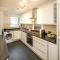 Hyde Park,3 min walk,Family home! 2 Bedrooms & 2 Bathrooms Apartment! Fantastic Location