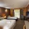 Country Roads Motor Inn