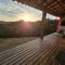 Chalés Vila Real - Tranquilidade na Serra de Carrancas - Piscina com uma vista espetacular do Pôr do Sol
