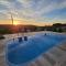 Chalés Vila Real - Tranquilidade na Serra de Carrancas - Piscina com uma vista espetacular do Pôr do Sol