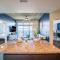 Desirable 2BD - Central DT, Gym, Pool, Parking Sleep8