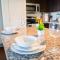 Desirable 2BD - Central DT, Gym, Pool, Parking Sleep8