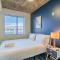 Stunning 2BD - Central DT- Gym, Pool, Parking Sleep8