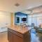 Stunning 2BD - Central DT- Gym, Pool, Parking Sleep8