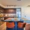 Stunning 2BD - Central DT- Gym, Pool, Parking Sleep8