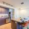 Stunning 2BD - Central DT- Gym, Pool, Parking Sleep8