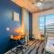 Stunning 2BD - Central DT- Gym, Pool, Parking Sleep8