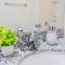 Stunning 2BD - Central DT- Gym, Pool, Parking Sleep8