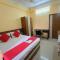 Hotel K A Square, 800M from Sant hirdaram railway station