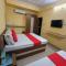 Hotel K A Square, 800M from Sant hirdaram railway station