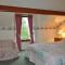 Forest How Guest House