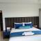 OCEAN BREEZE - WAVES LUXURY CONDO