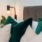 NEW Berkley House by Truestays - 3 Bedroom House in Stoke-on-Trent