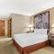 Super 8 by Wyndham Elgin