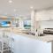 The panorama retreat- sleeps 12, aircon, brand new, great multifamily stay, beach, wineries, golf