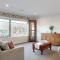 The panorama retreat- sleeps 12, aircon, brand new, great multifamily stay, beach, wineries, golf