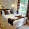 Riverside Cottage - B6859