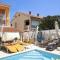 Venus Holiday House with Pool
