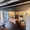 Alma Cottage - Cosy Romantic Retreat - Log Burner