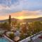 Top Floor Lakeshore Views Near Skiing