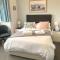 En-suite nook near forest & sea, great value with fridge, microwave and TV