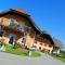 Reschbergerhof Appartements by Geierspichler