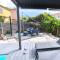 T2 jusquà 4 personnes en rez-de-jardin de maison, avec piscine, draps et serviettes de toilette fournis