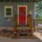 Bandera Bungalow - River, Downtown, Peaceful fenced corner lot! King bed!