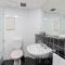 Bright 2-Bed Surry Hills Apartment with Balcony
