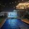 The Yard - Comfortable Home in Riverside