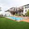 The Yard - Comfortable Home in Riverside