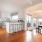 The Yard - Comfortable Home in Riverside