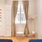 Sunny central apartment with a 100m2 city oasis